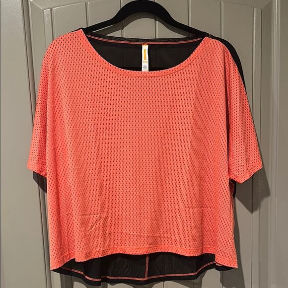 LUCY Athletic Mesh Top L - Picture 9 of 9
